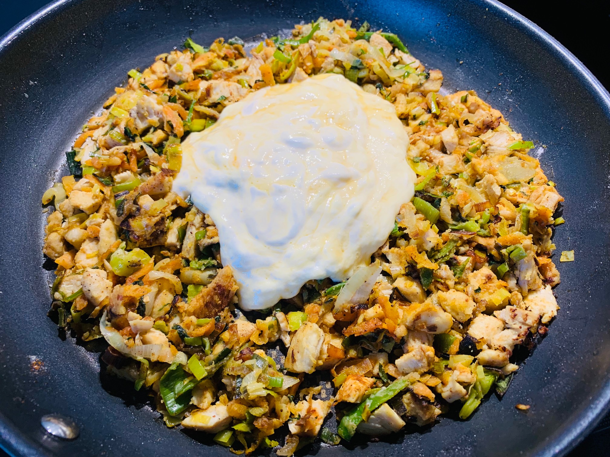 Blätterteig mit Hähnchen-Porree-Käse-Füllung (griechische Kotopita ...